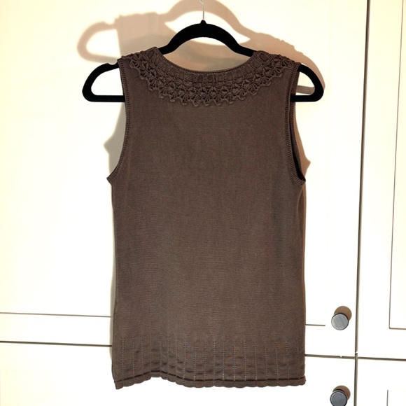 Austin Reed Silk Knit Crochet Trim V-Neck Tank Khaki; Women's Small (6) - Picture 2 of 6